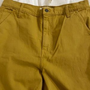 Baggy mustard jeans